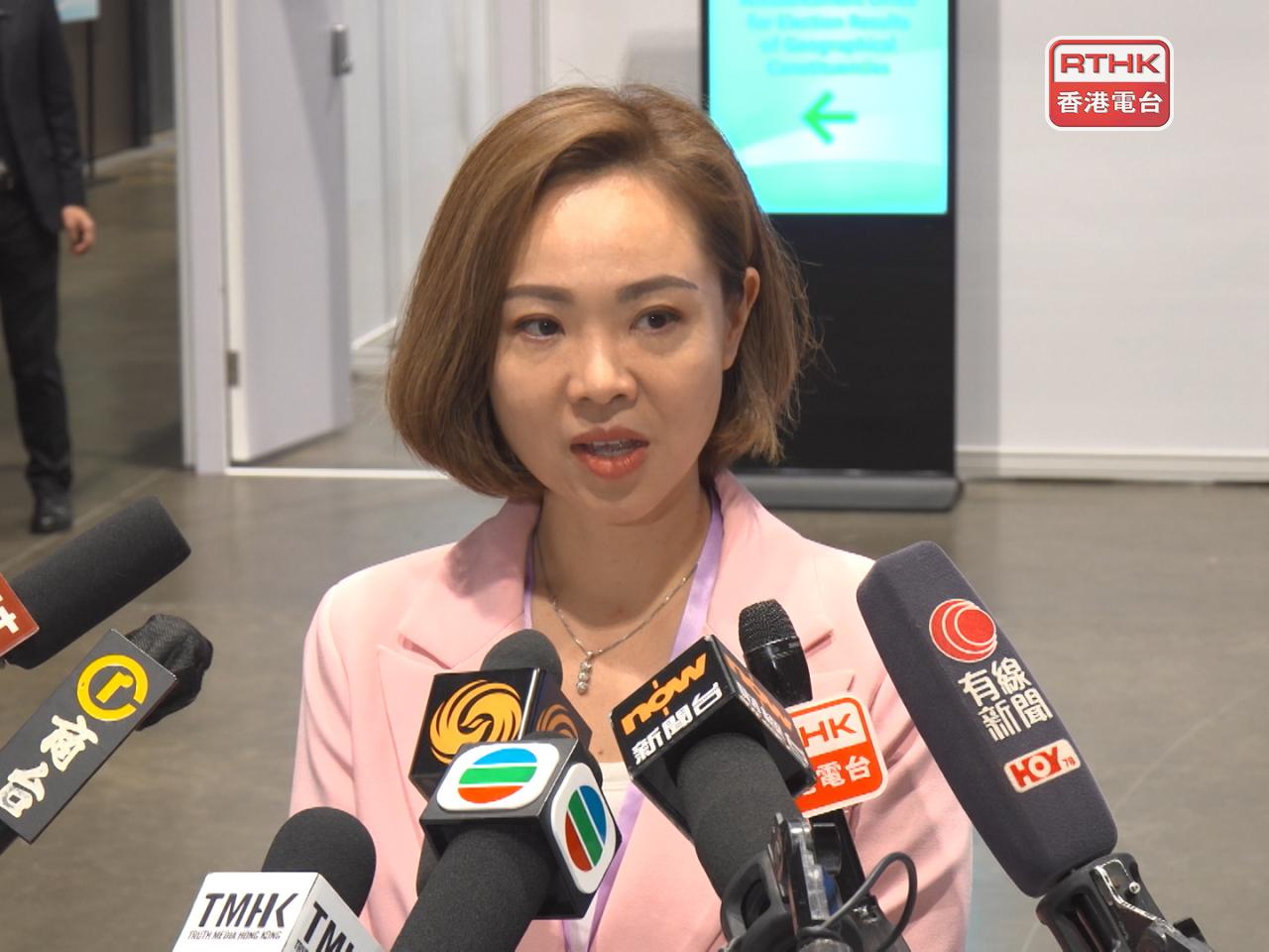 陳家珮灣仔駕車逆線行車被警方票控涉嫌不小心駕駛。（港台圖片）