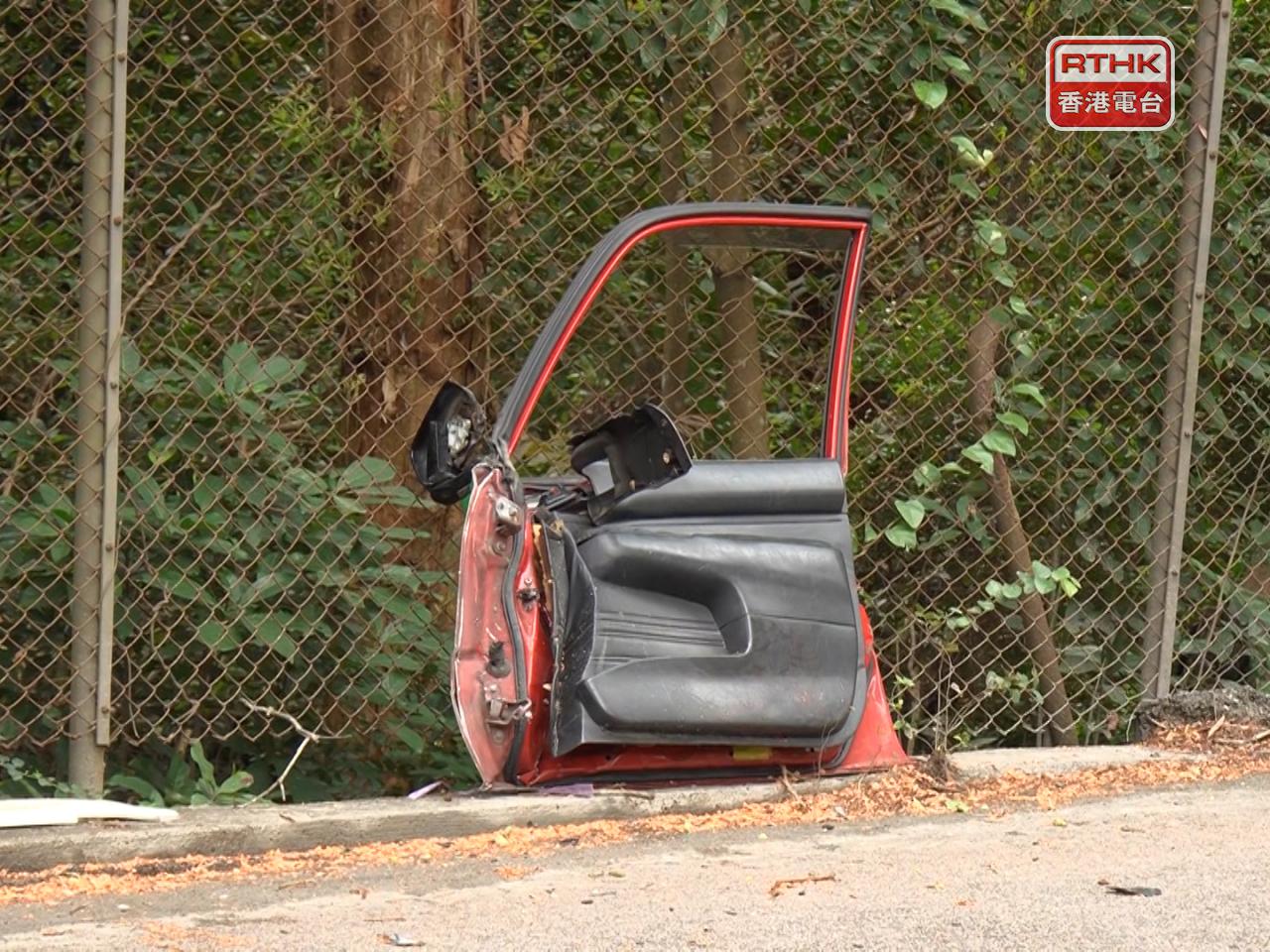 現場遺下車門。（鍾家銘攝）