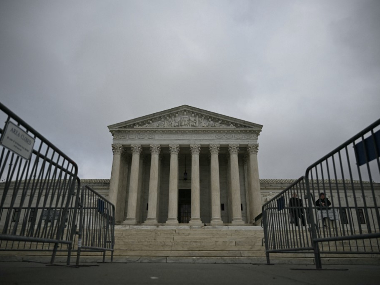 美國聯邦最高法院上月裁定，特朗普政府早前依據《國際緊急經濟權力法》對多國產品加徵關稅的做法違法。（法新社資料圖片）