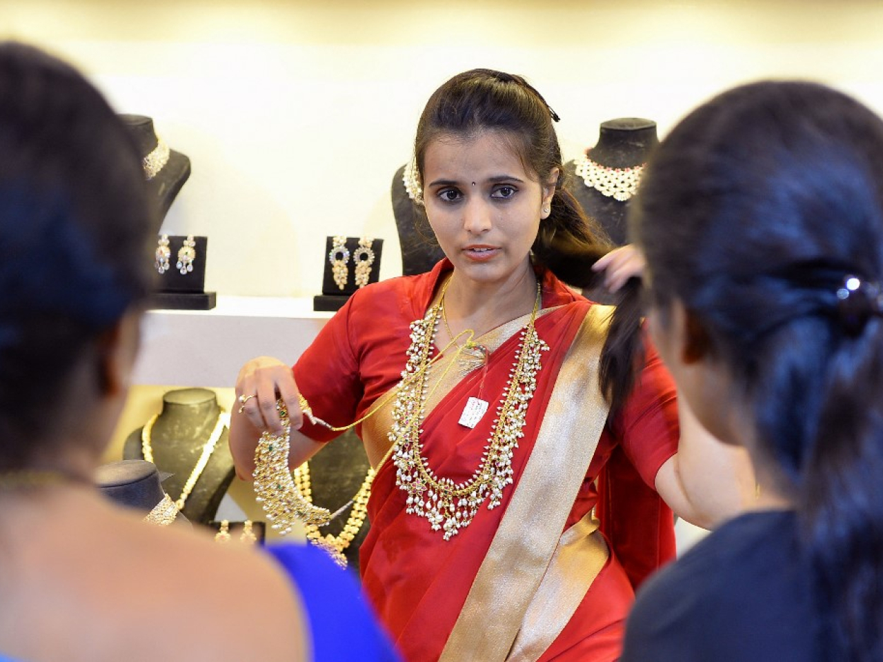 報告指出累積黃金是印度女性數百年來代代相傳，合計持有全球約16%黃金儲備。（法新社資料圖片）