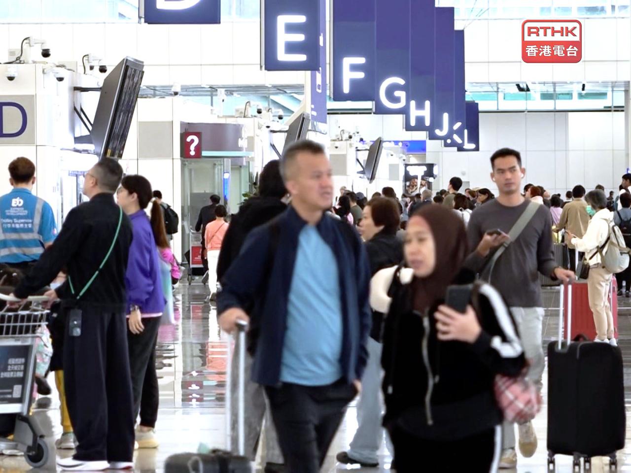 受中東局勢影響，本港機場今天截至上午11時，有11班航班取消。（港台圖片）