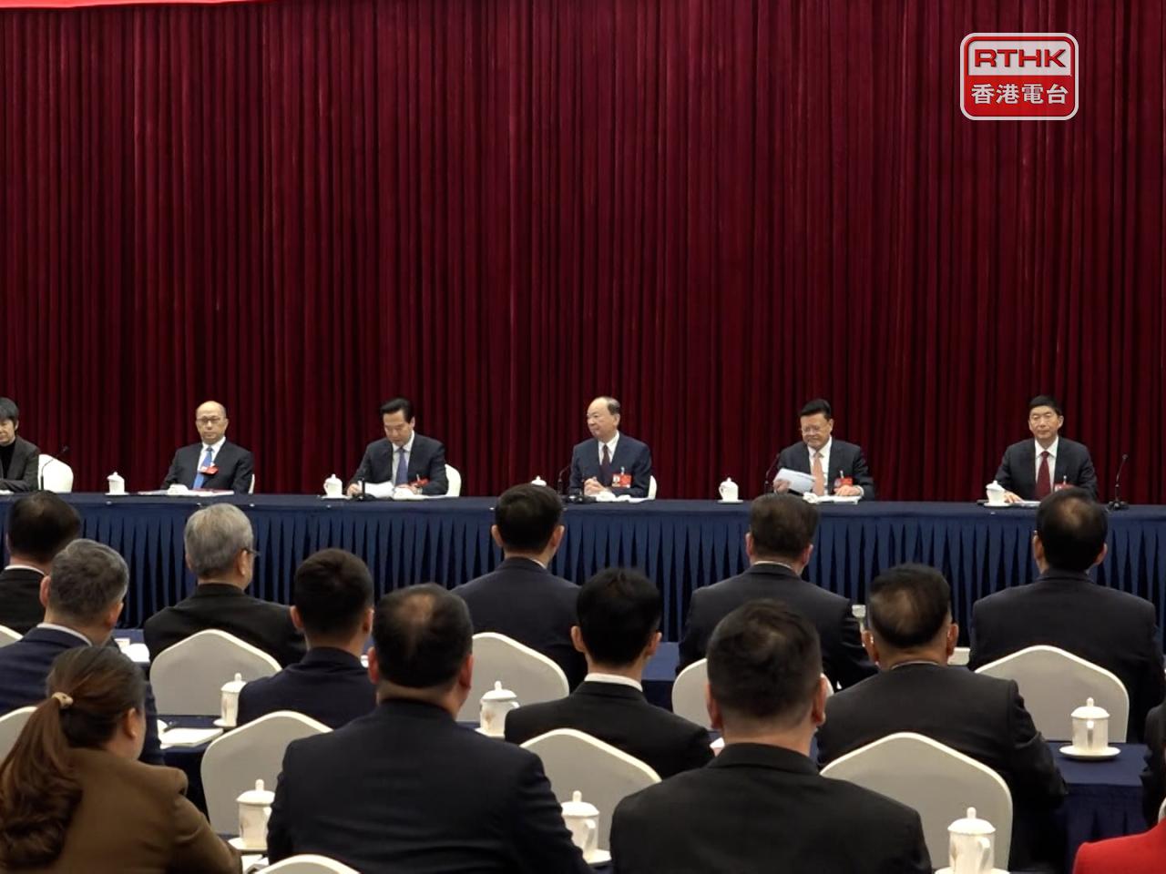 全國人大第四次會議廣東省代表團全體會議今日舉行。（麥偉康攝）