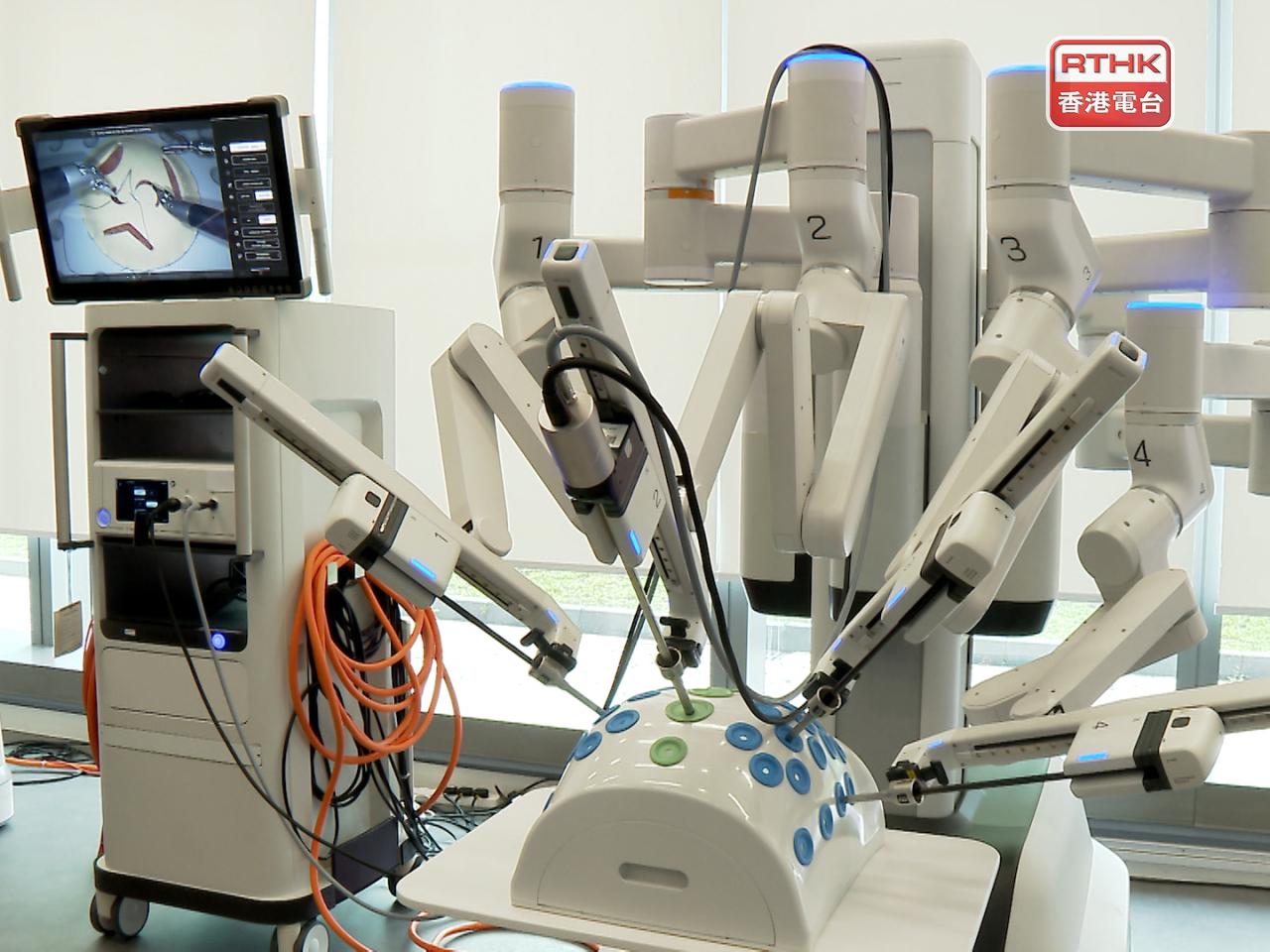 盧寵茂說，醫管局會加快引入創新藥和醫療器械，為香港病人帶來「好藥港用、研發惠民」的好處。（港台圖片）