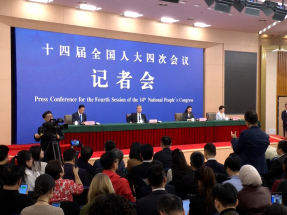 全國兩會｜王毅形容個別國家大搞關稅壁壘脫鉤斷鏈　無異抱薪救火