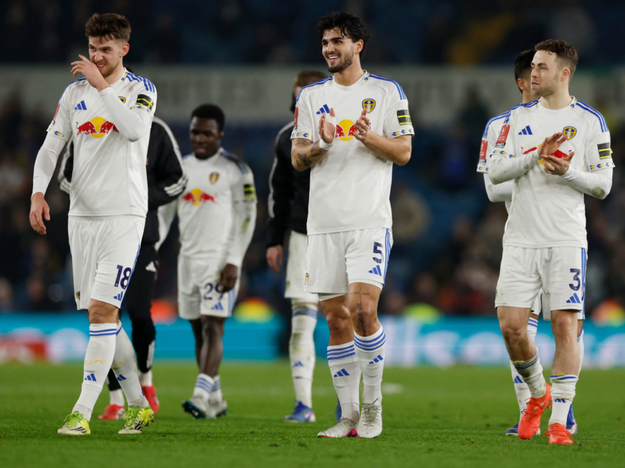 列斯聯球員賽後慶祝擊敗對手。（路透社）