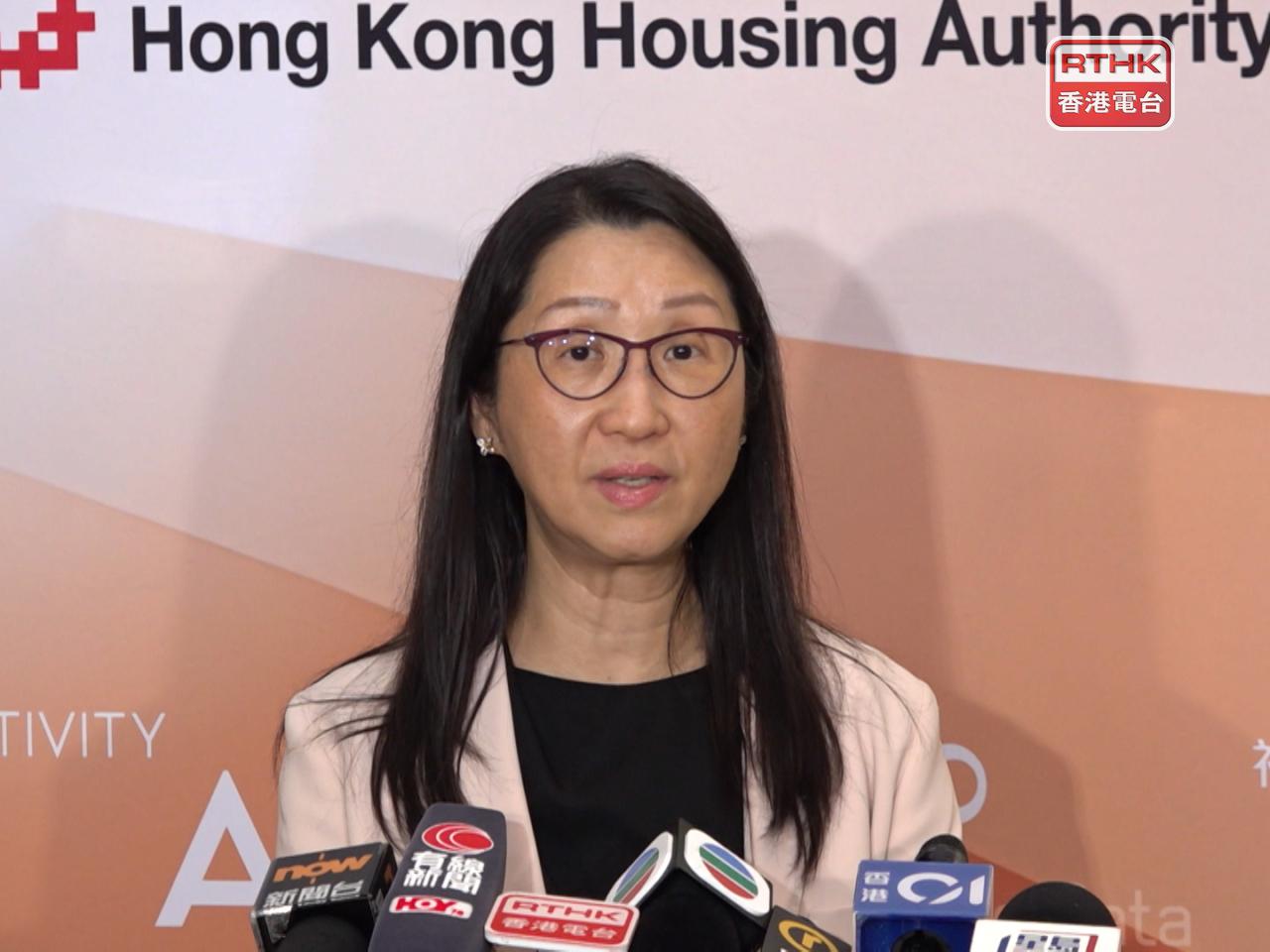 黃碧如說，啟陽苑和盛緻苑撥出的單位數目以大單位較多。（港台圖片）