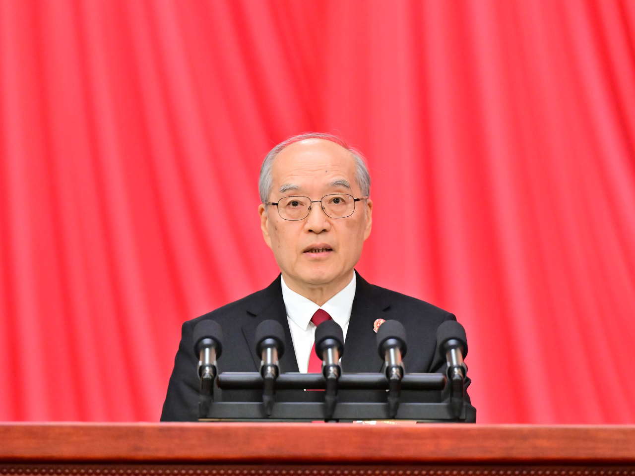 最高人民法院院長張軍發表工作報告。（新華社）