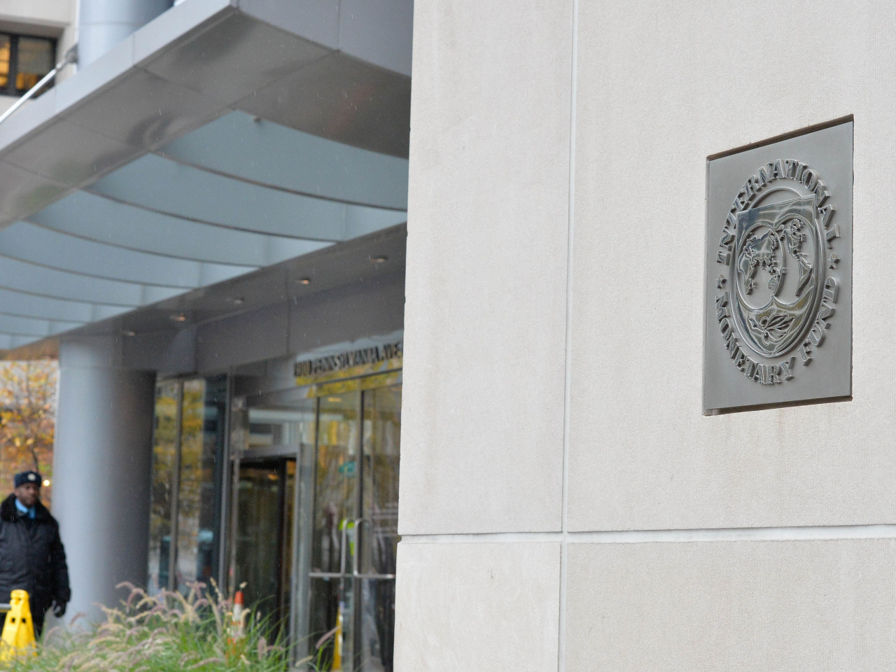 IMF指若油價上升10%，而且持續至今年大部分時間，全球通脹率或升0.4個百分點。（新華社資料圖片）