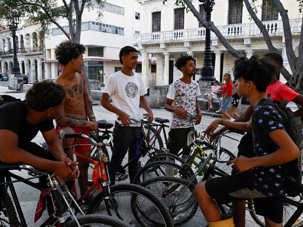 Cubans have been repairing bicycles and learning to ride as fuel shortages bite. File photo: Reuters