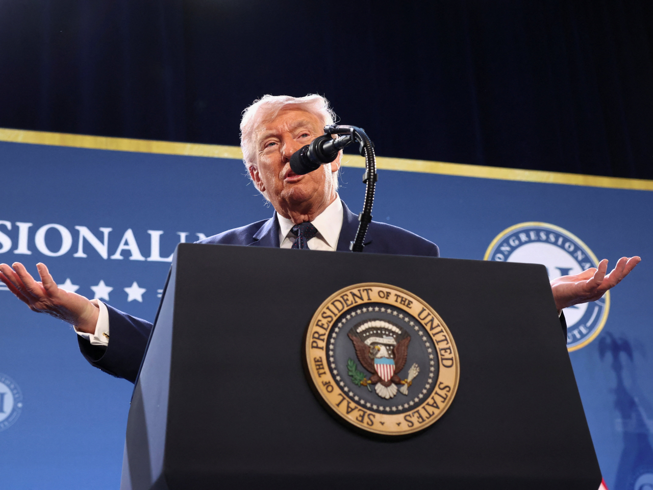 特朗普說，伊朗失去海空軍、失去對外通信、導彈和無人機亦所剩無幾，這場戰爭基本上已經結束。（路透社）