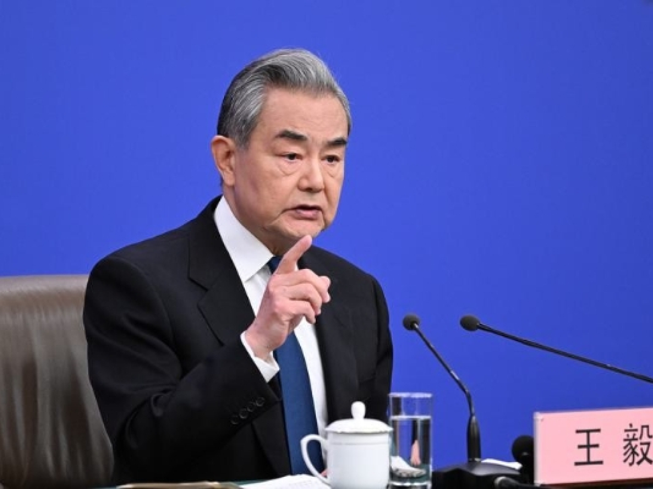 王毅說，中方呼籲立即停火止戰，尋求政治解決，將繼續為緩和局勢、恢復和平，發揮建設性作用。（新華社）