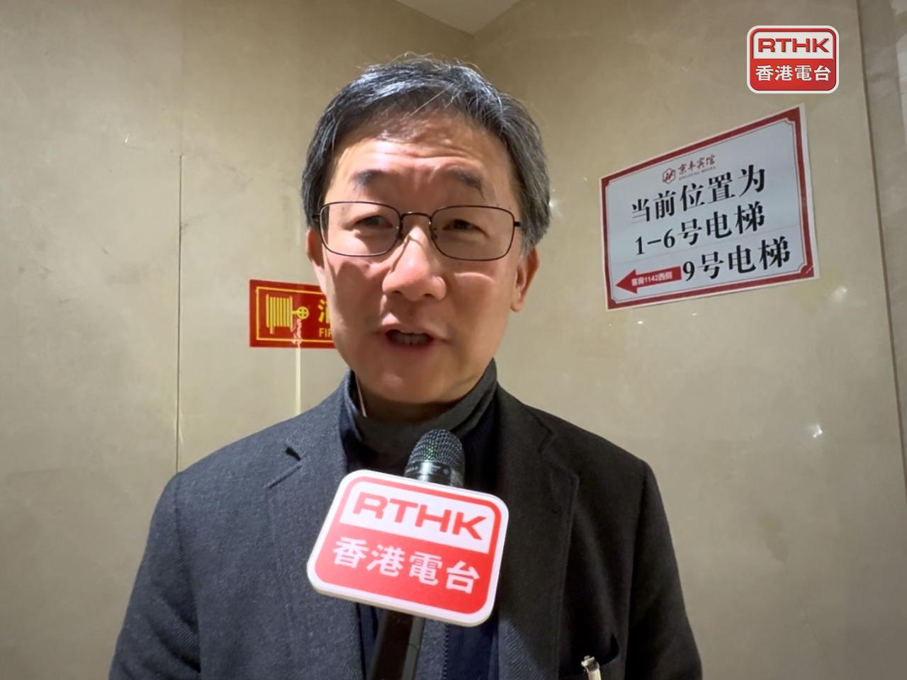 余國樑說，每個體育項目都會面對青黃不接問題，隨著新晉的乒乓球員進步迅速，他不擔心港隊情況。（陳曉筠攝）