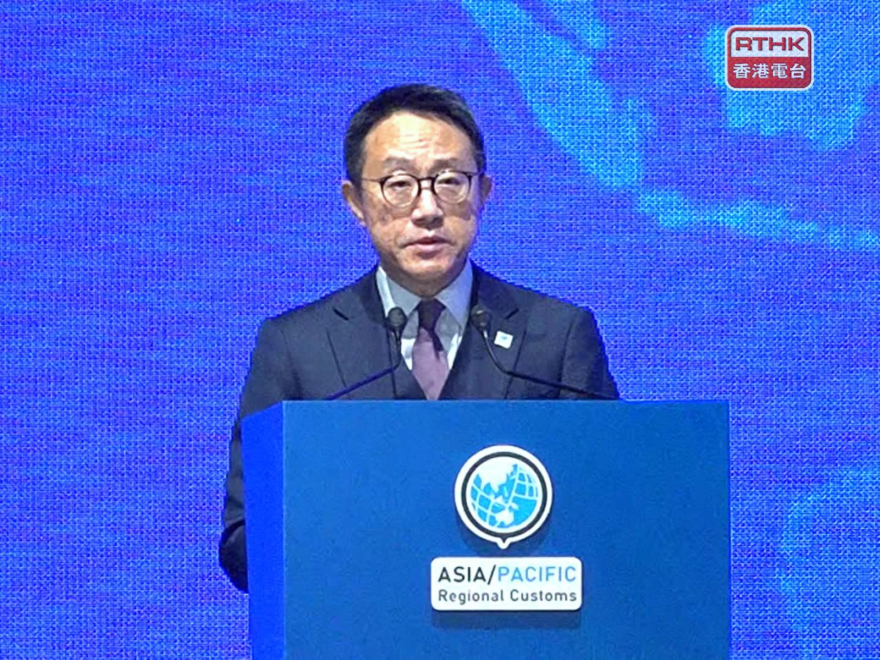 陳子達表示，為配合特區政府的智慧城市願景，香港海關推出《智慧海關藍圖》。（郭志強攝）