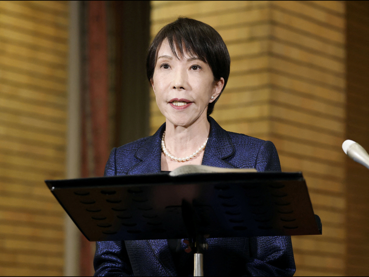 高市早苗宣布，政府計劃最快下星期一釋放國家石油儲備。（路透社）
