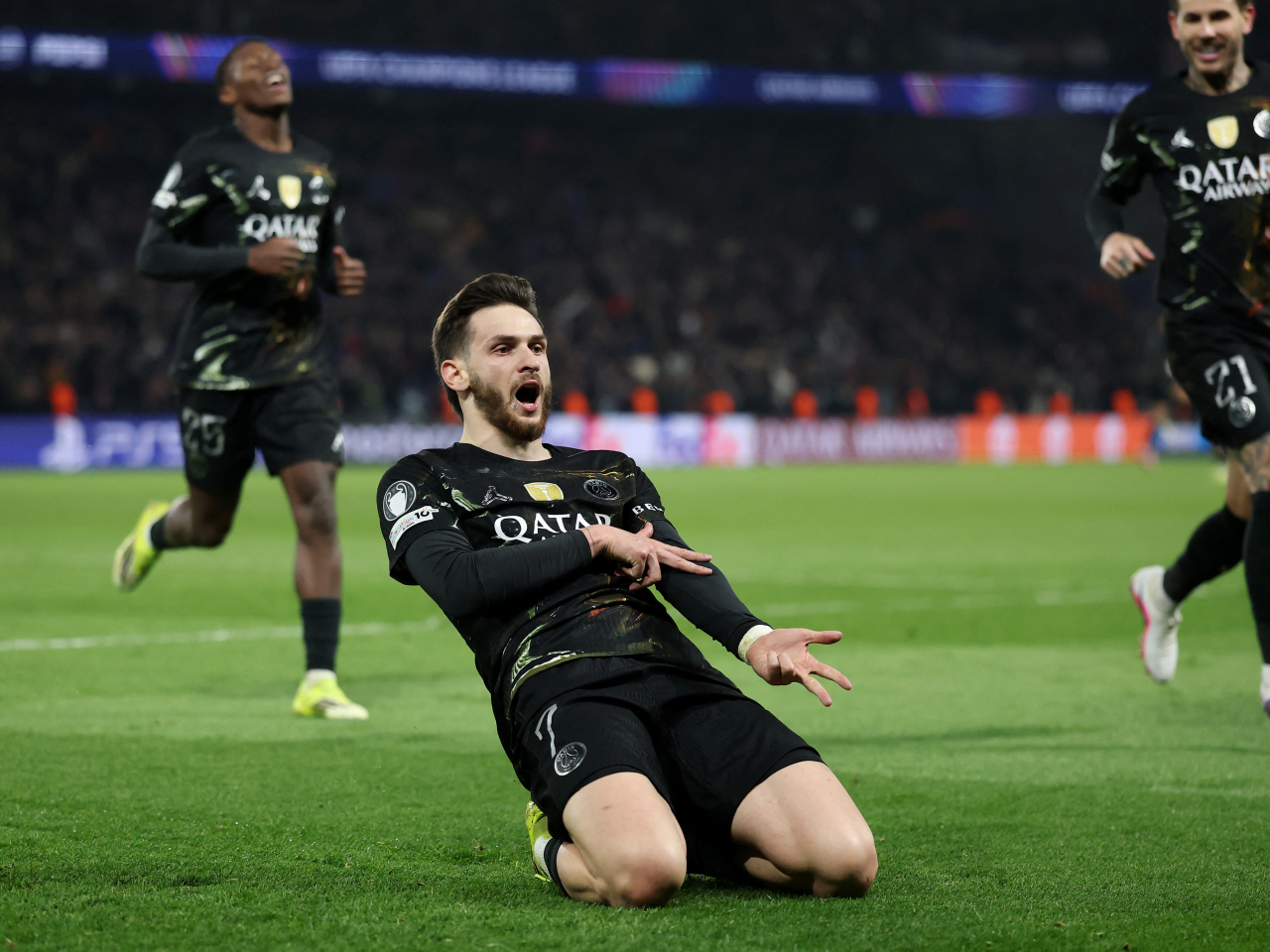 Khvicha Kvaratskhelia bagged a late brace to help PSG put Chelsea away. Photo: Reuters