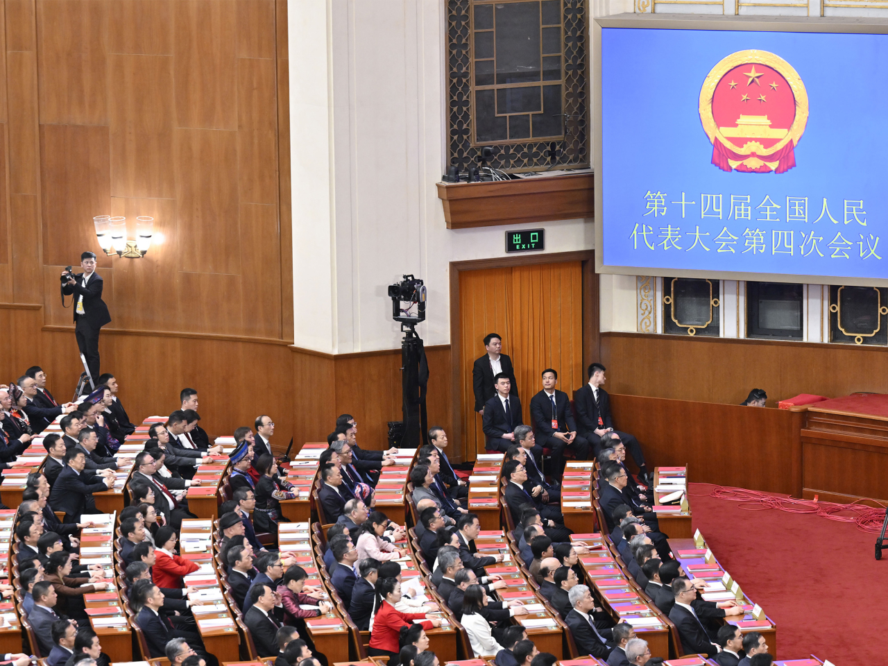 十四屆全國人大四次會議閉幕，表決通過全部11項決議草案及草案等。（新華社）