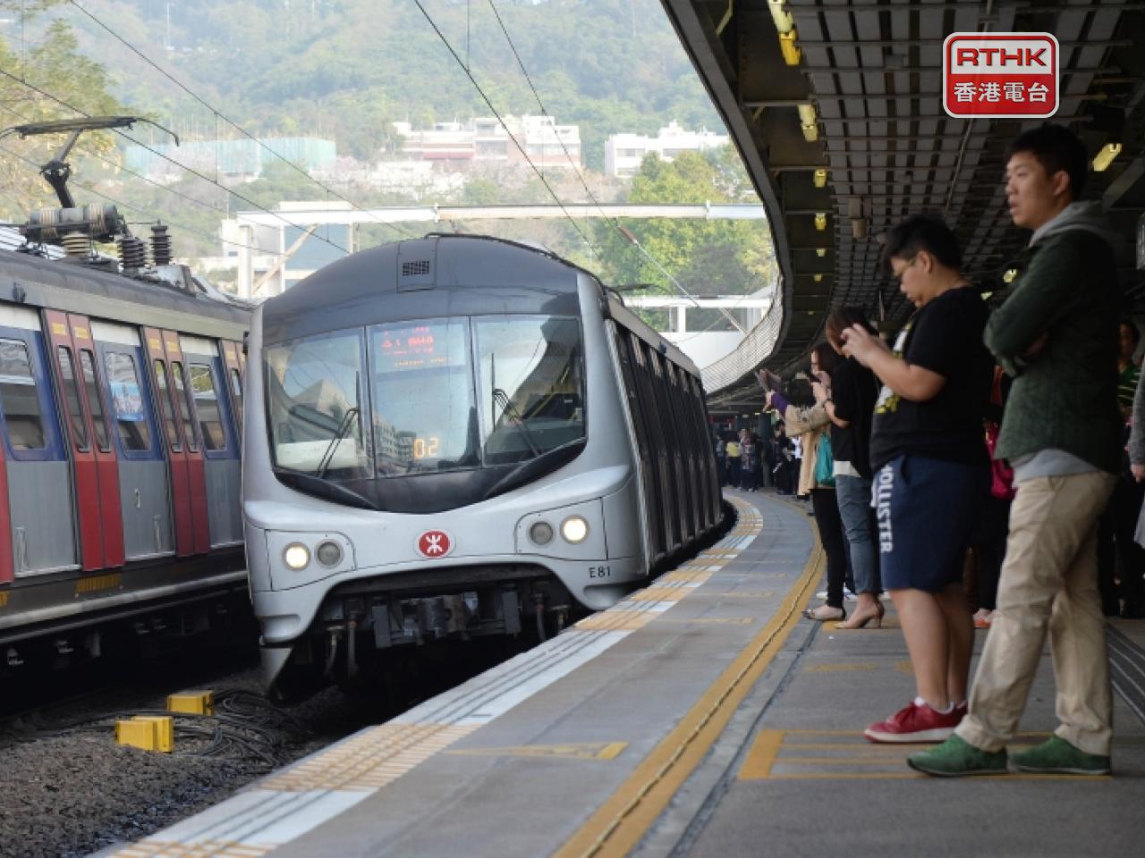港鐵去年本地鐵路乘客量跌0.5%至15.9億人次，收入貢獻升1.2%至146.8億元。（港台圖片）