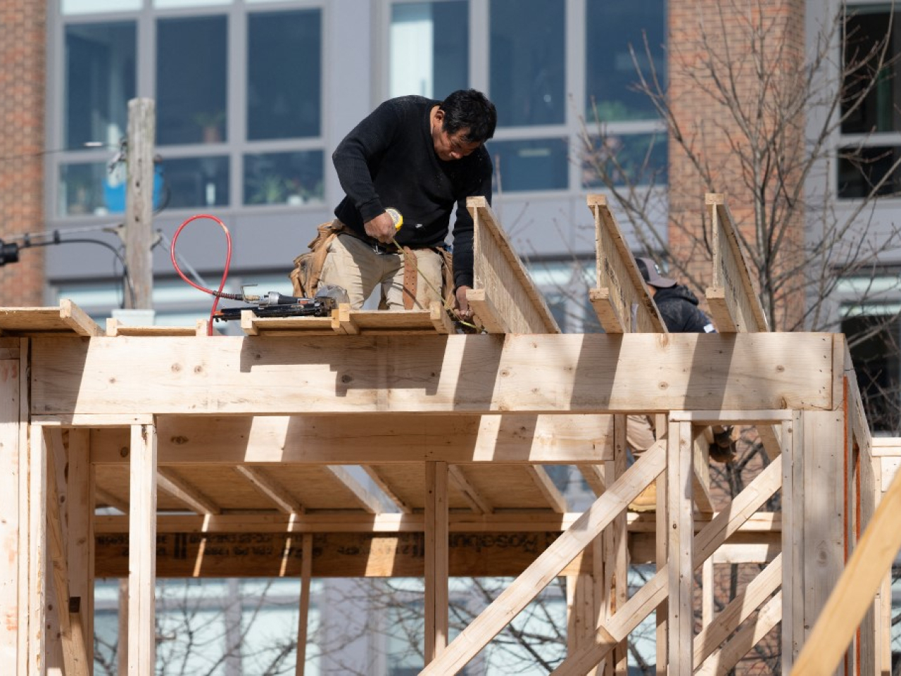 美國1月新屋動工按月升7.2%，以年率計有148.7萬間，多過市場預期的134.8萬間。（法新社資料圖片）