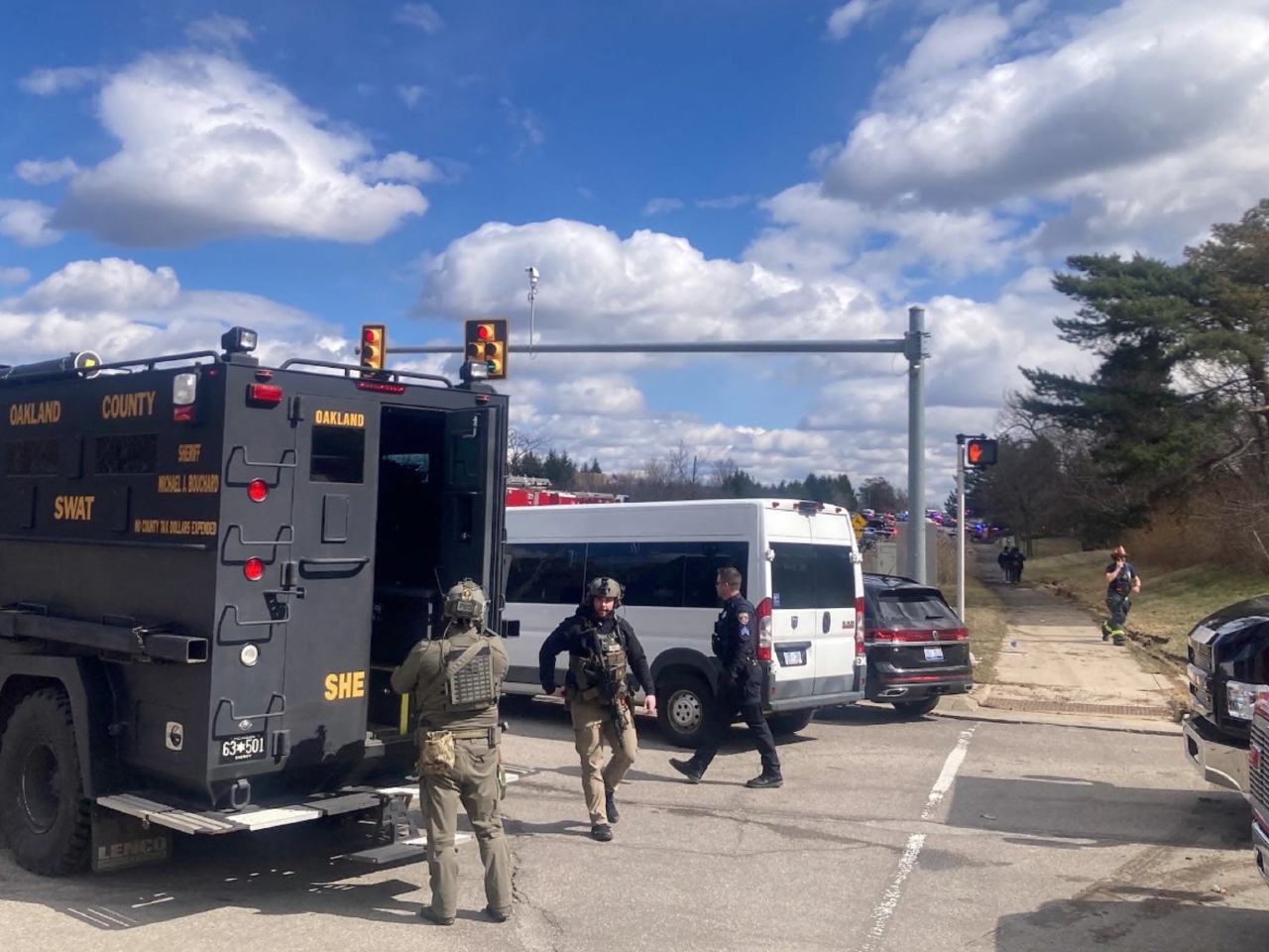 事發地點附近有大量警力部署。（路透社）