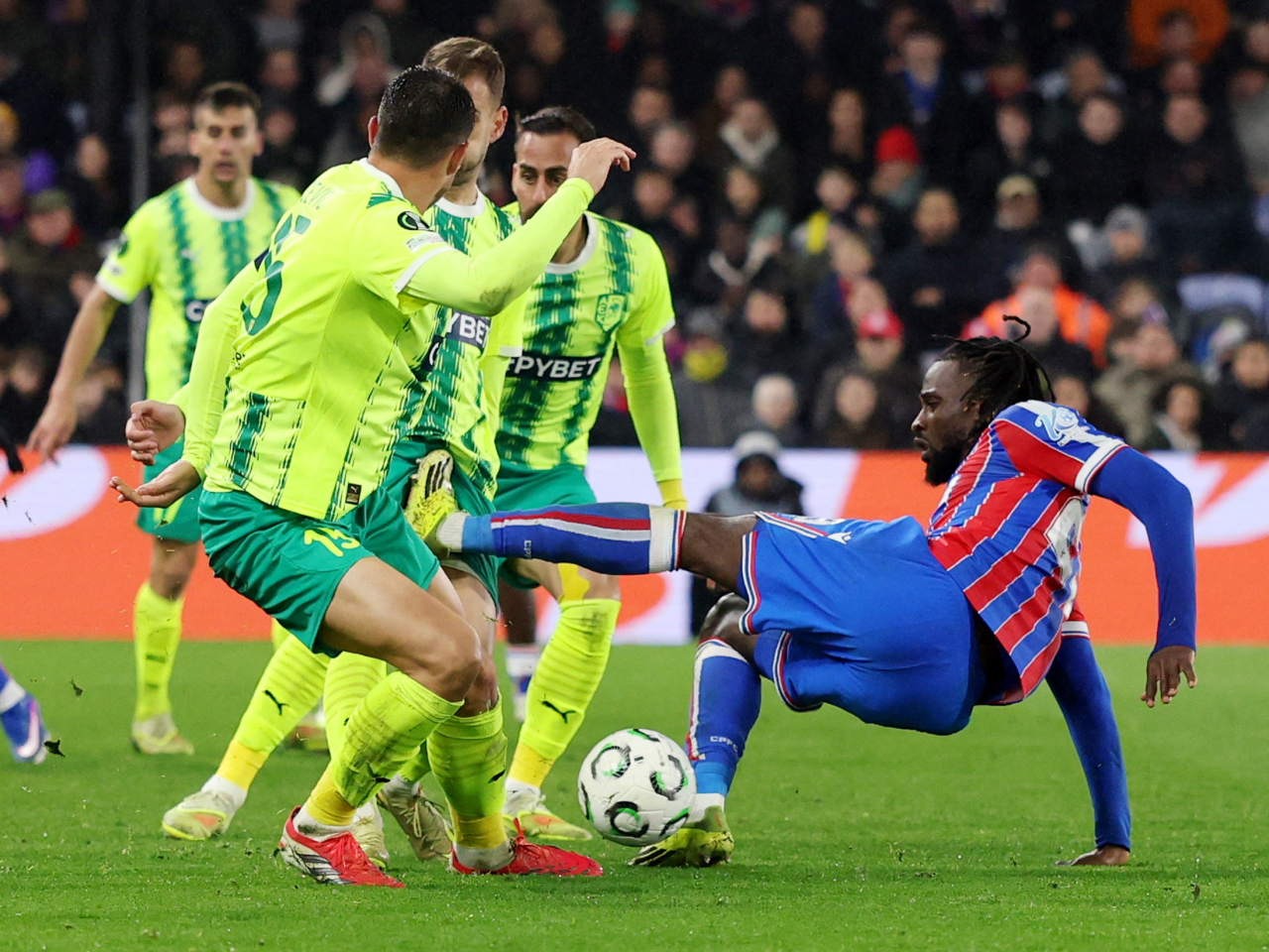 The first leg at Selhurst Park saw a number of chances come and go from the English side. Photo: Reuters