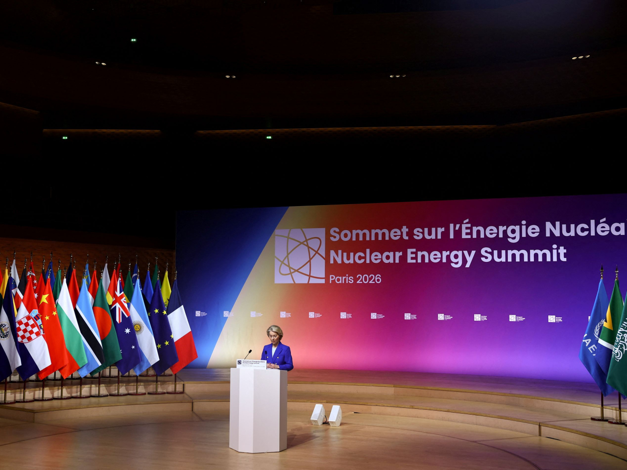 第二屆核能峰會日前在法國巴黎舉行，歐盟委員會主席馮德萊恩在會上發言。(路透社)