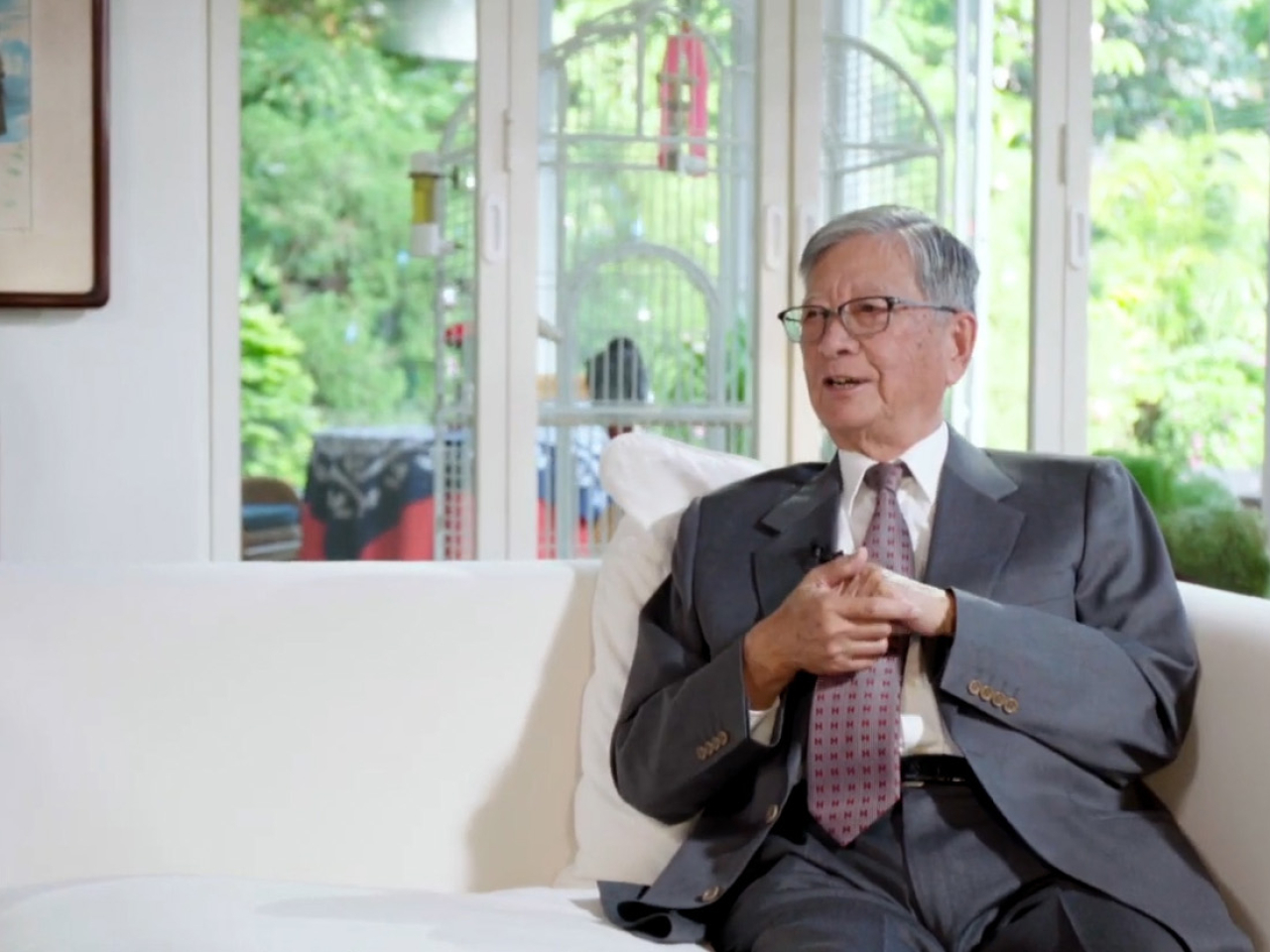 廖本懷為香港開創「居者有其屋計劃」，建立資助出售房屋制度。（房委會資料片段截圖）