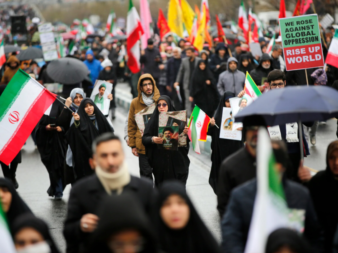 民眾舉行聲援巴勒斯坦集會活動，期間高叫反對美國和以色列的口號。（新華社）