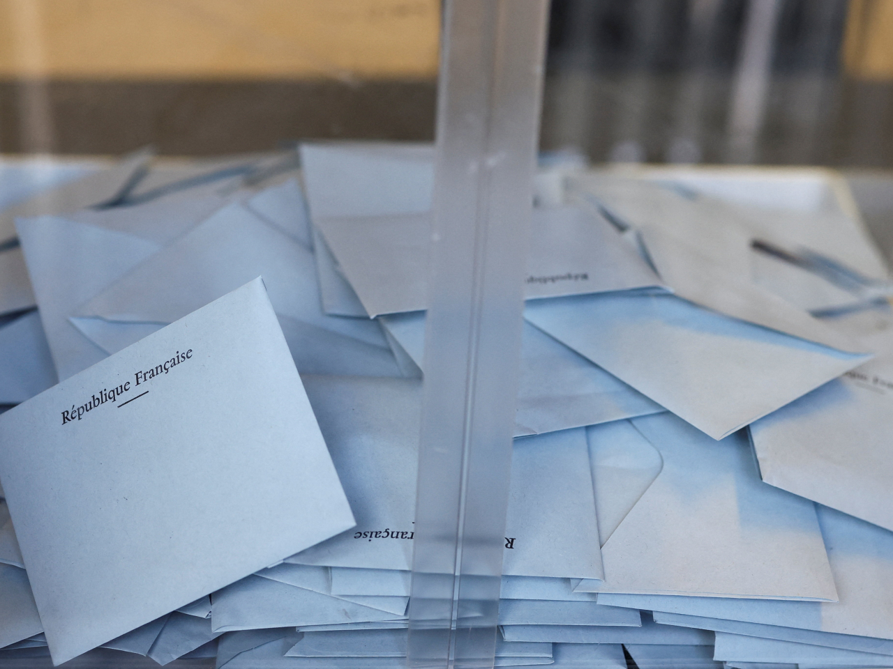 法國星期日舉行地方選舉首輪投票。（路透社）