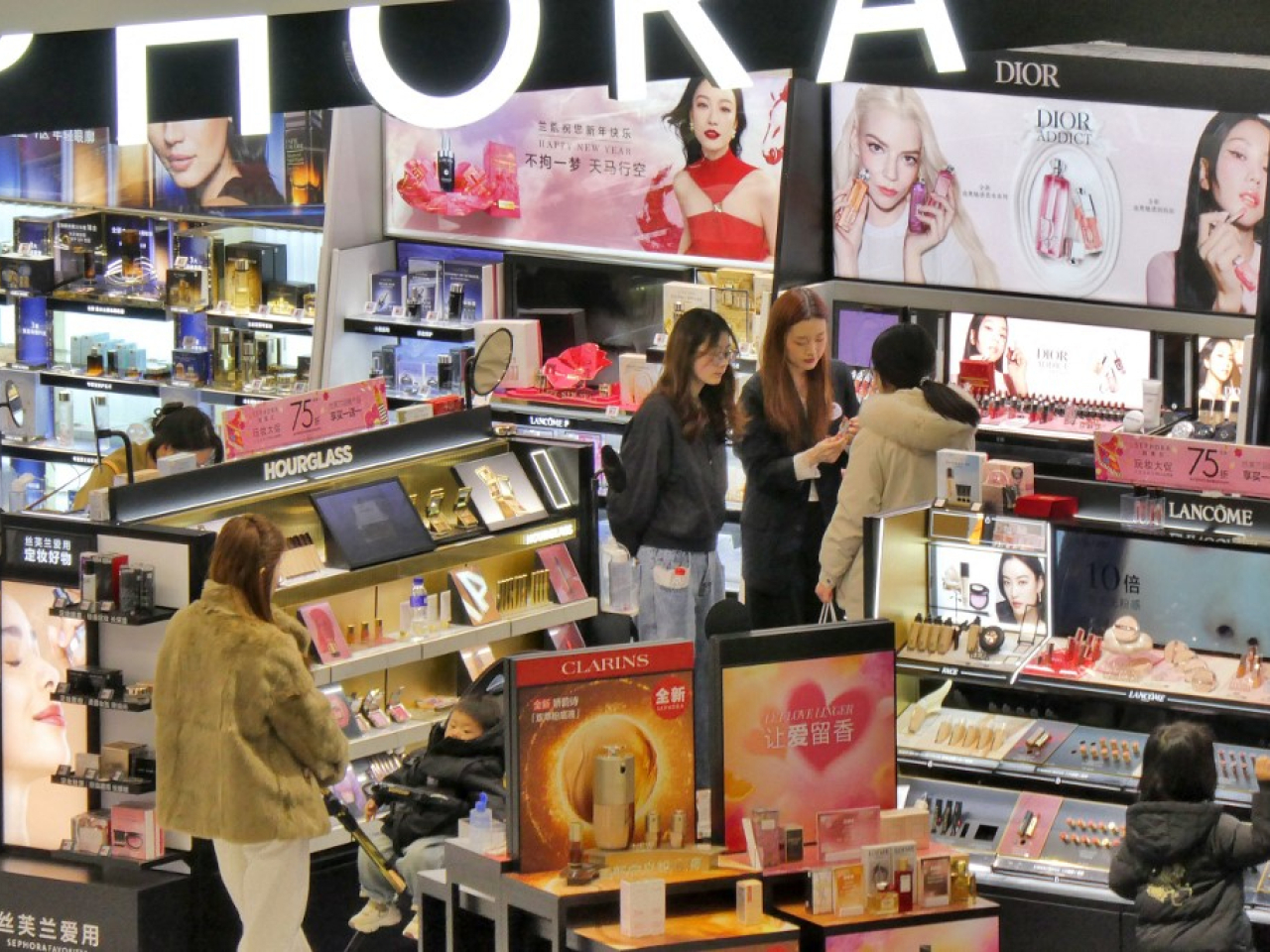 Retail sales were up 2.8 percent year on year in the first two months of the year in China. File photo: AFP