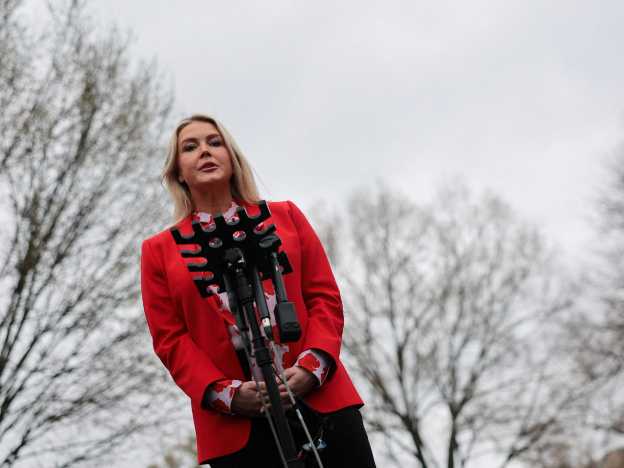 萊維特向記者強調，特朗普期待訪華，但日期可能會更改。（路透社）