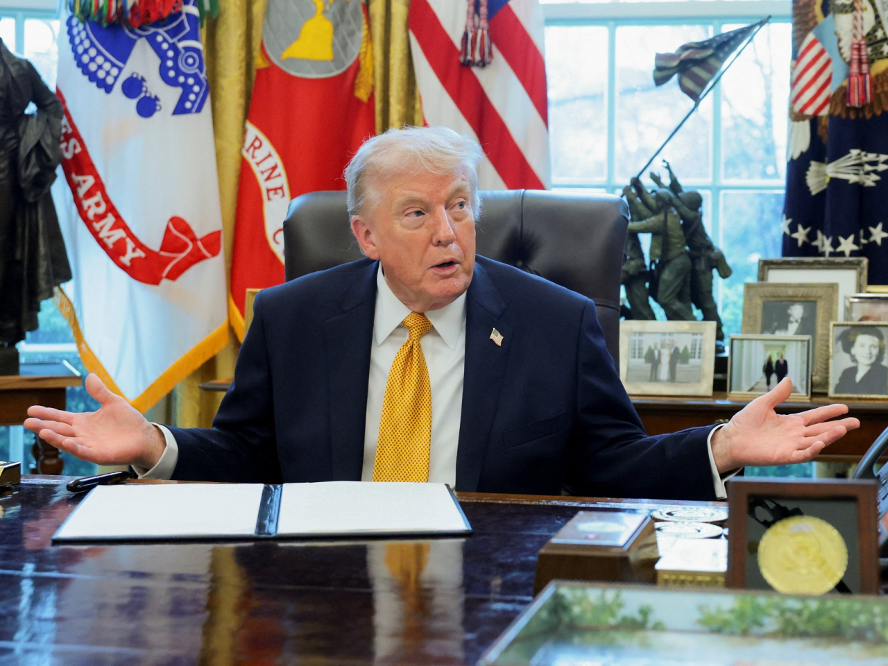 Donald Trump said he wasn't playing "tricks" by asking to postpone his China visit by around a month, saying he's obliged to stay in Washington to deal with the Iran war. Photo: Reuters