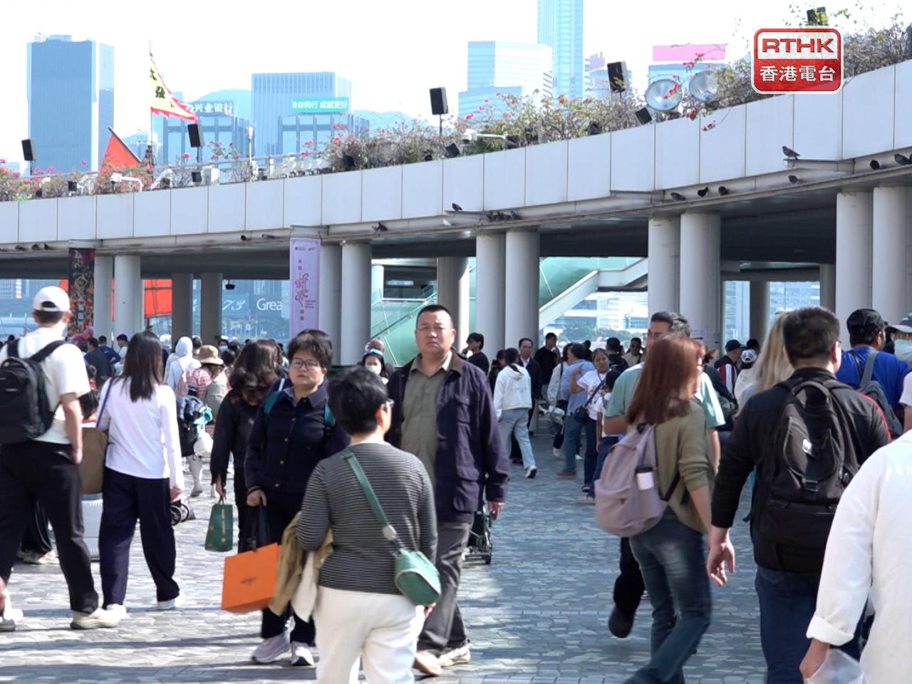 今年首兩個月合共錄得995萬訪港旅客人次，按年增加18%。（港台圖片）