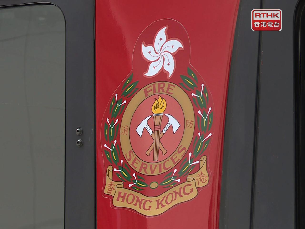 葵涌貨櫃碼頭南路一個露天停車場有貨車起火。（港台圖片）