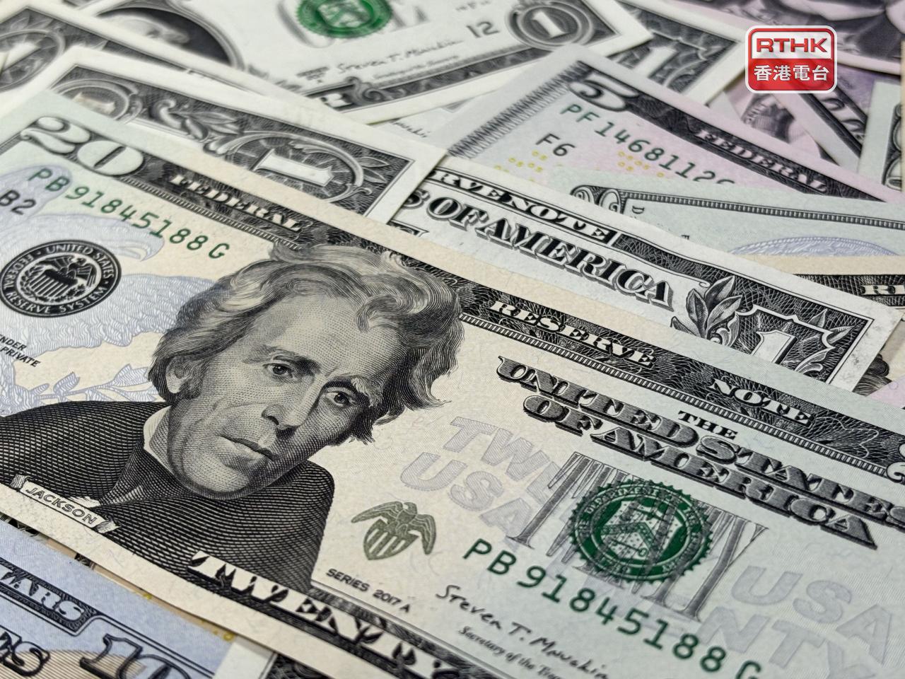 美元指數連續兩日向下，較早時報99.577，跌約0.3%，市場在多家央行議息前調整倉位。（港台圖片）