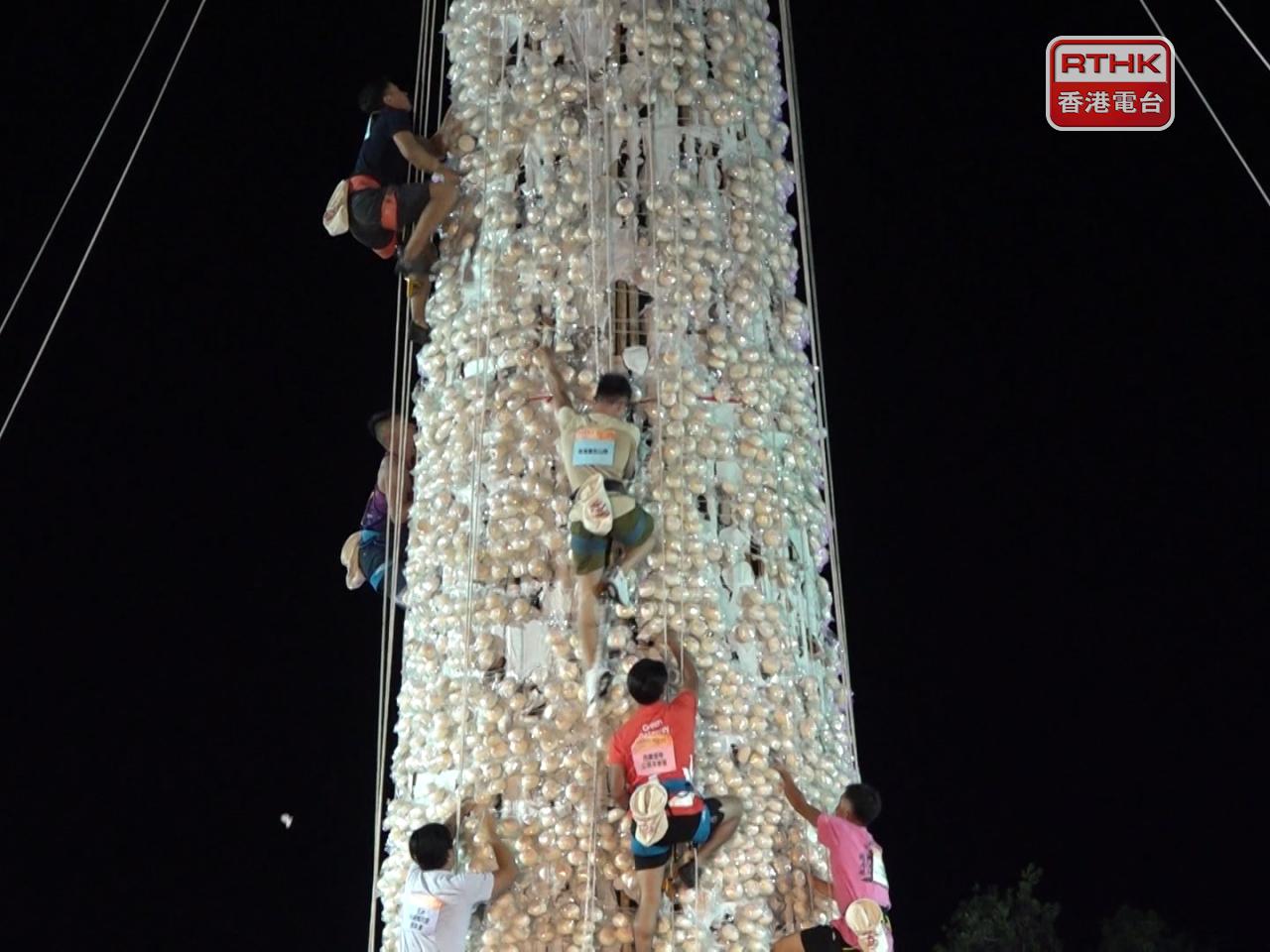 18歲或以上、健康及體能良好人士，可於明日上午8時30分起經 SmartPLAY 網頁、流動應用程式或智能自助服務站報名搶包山比賽。（港台圖片）