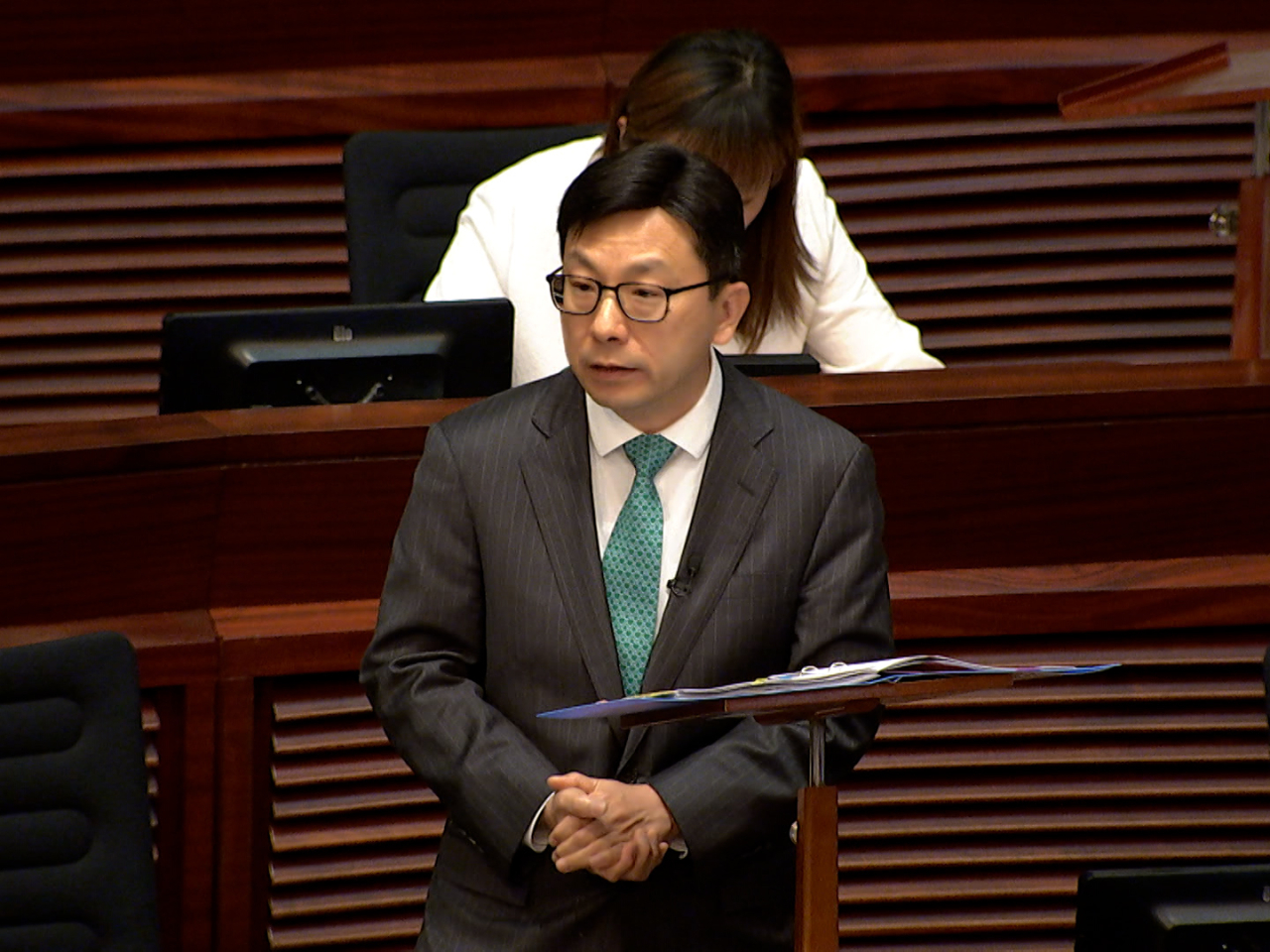 孫玉菡說，在積金局擬備檢討報告及建議時，會按法定要求，考慮現時的就業收入統計數據以及其他因素。