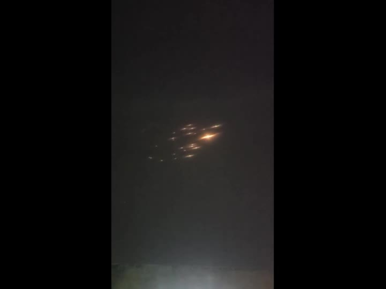 以色列說，德黑蘭多次使用集束彈頭作出攻擊。（路透社）