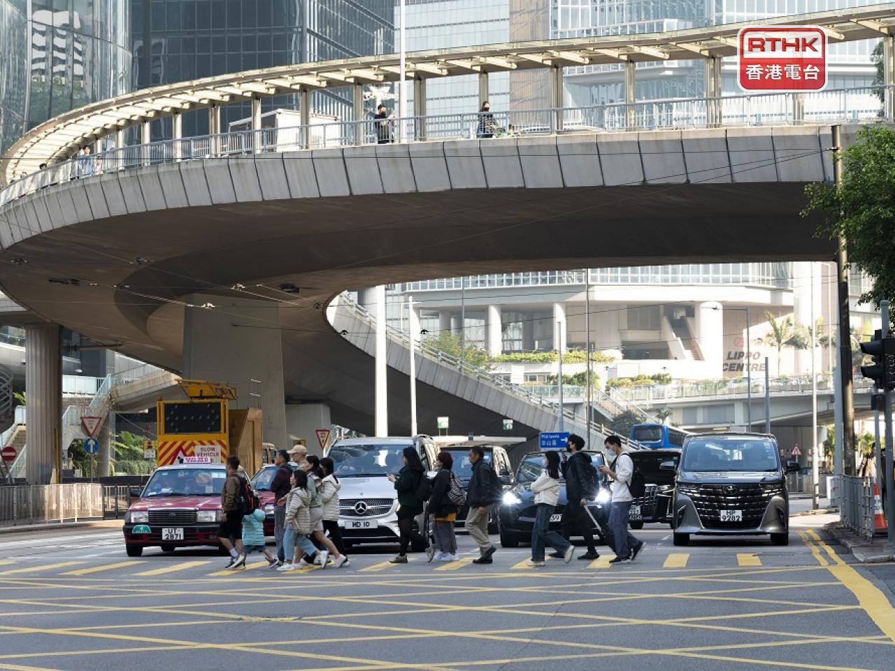 The number of people out of work fell by around 3,700 to 134,700. Photo: RTHK