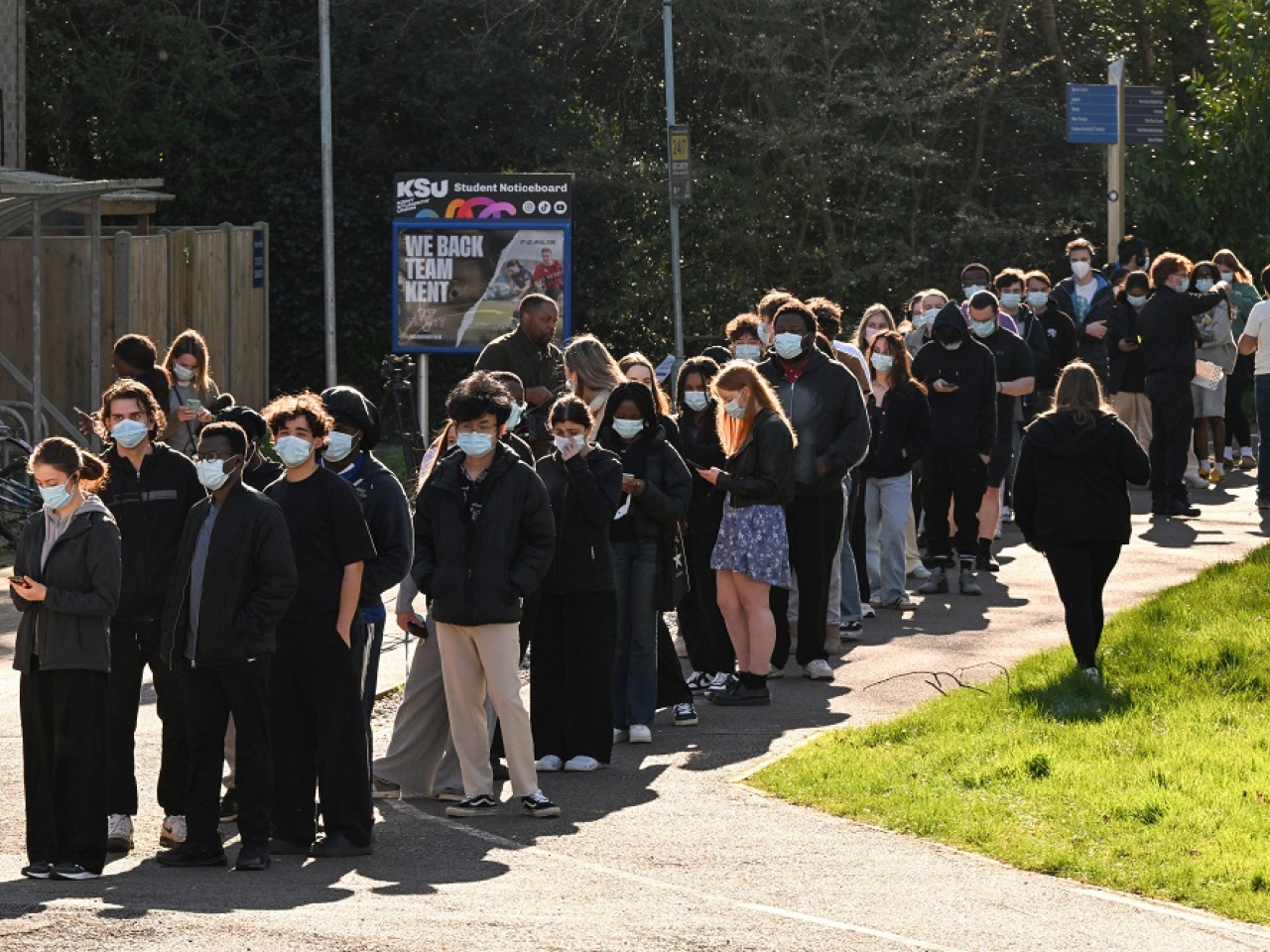 People queue to get vaccinated at the University of Kent. Photo: Reuters