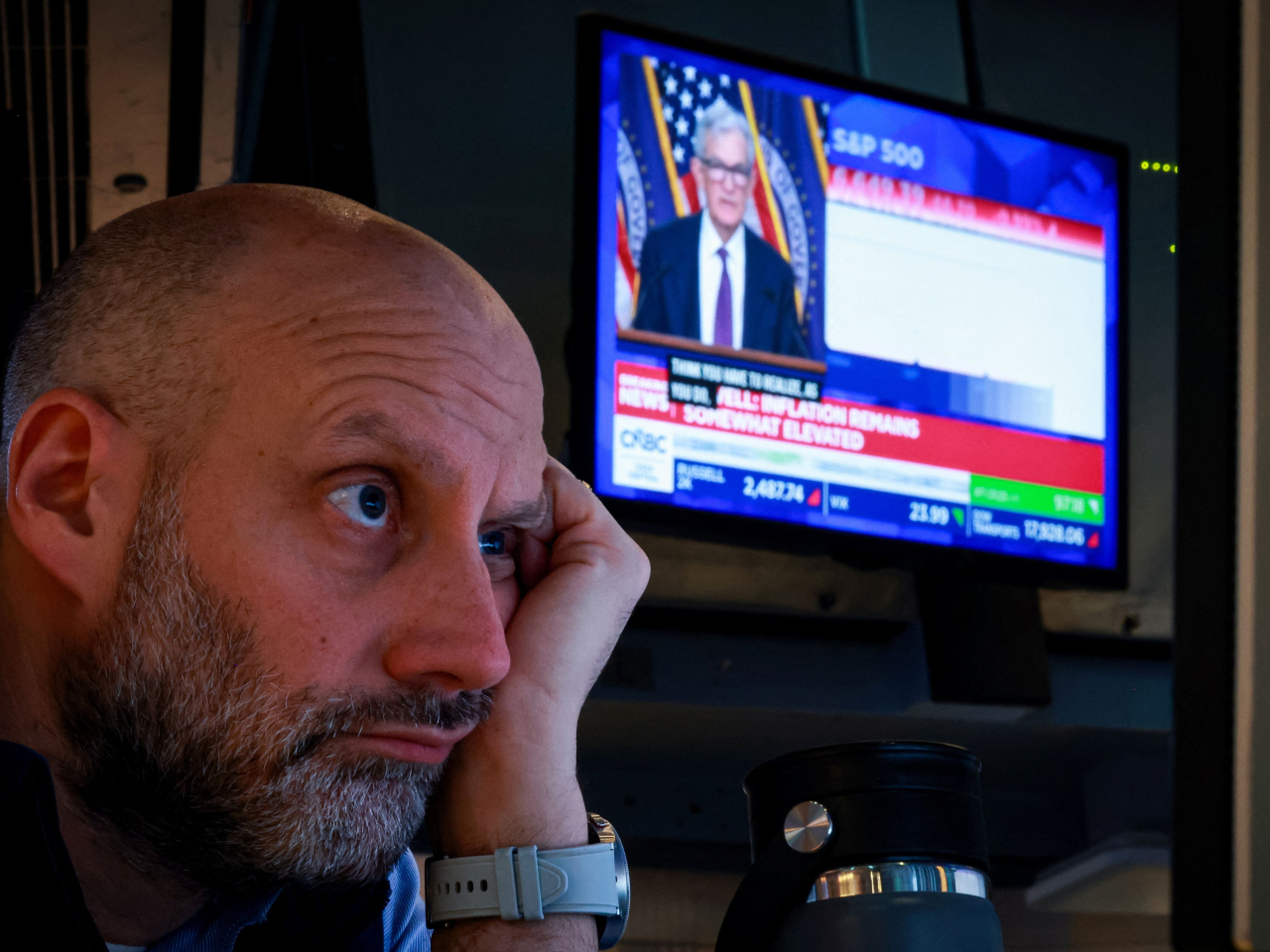 美股3大指數在聯儲局議息後跌勢加劇，全日跌逾1%，道指及標普500指數都跌穿今年低位。（路透社）