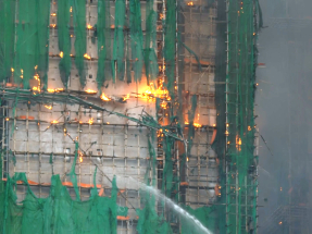 起火光井大量燒焦紙箱煙頭　初步報告指火源或為煙頭「焫著」紙箱