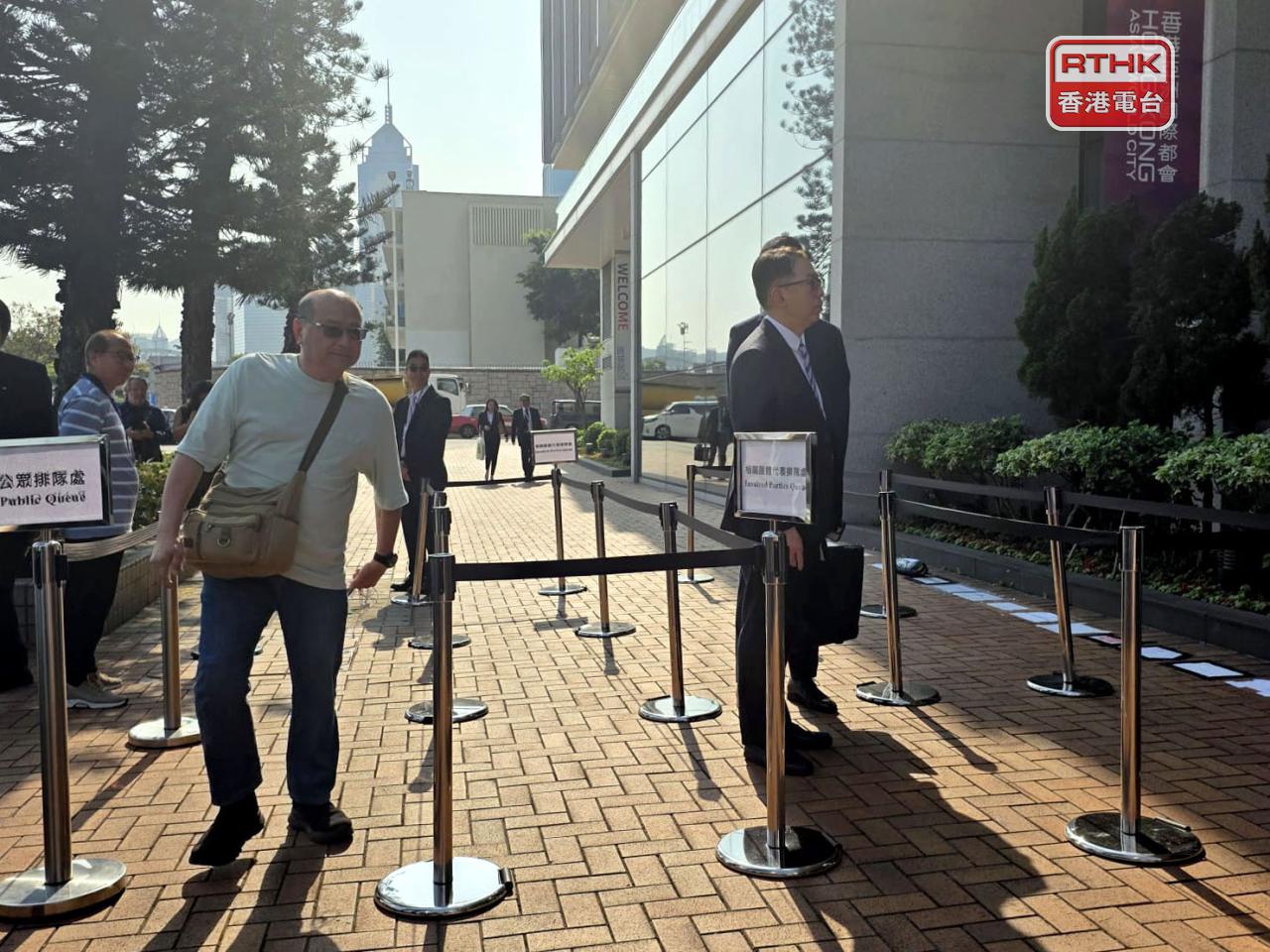 聽證會早上在中環愛丁堡廣場展城館舉行。（陳曉慶攝）