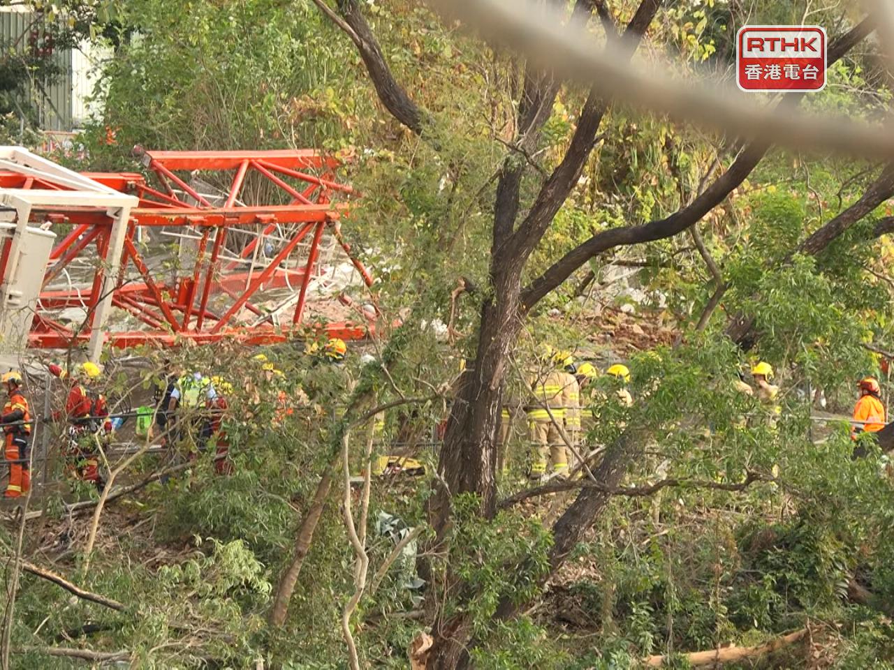 葵涌邨附近一個地盤下午有天秤倒冧。（梁禎祥攝）