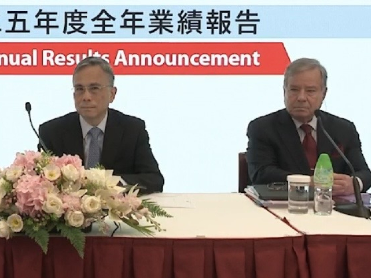 李澤鉅（左)表示，會繼續專注投資於尊重合約精神、有完善法律制度保障投資的國家，項目要有長期穩定的現金流。（網上會議截圖）