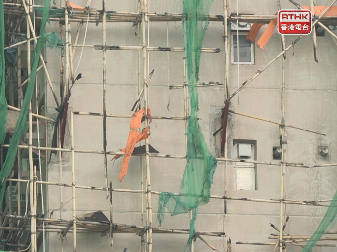 會上又披露，房屋署的獨立審查組曾因接到與棚網安全有關的投訴，而到宏福苑巡查。（港台圖片）