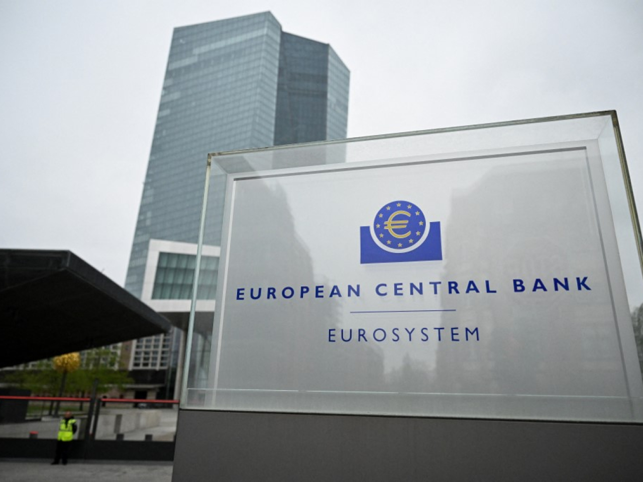 歐洲央行因應能源成本上升，上調通脹預期，預計今年通脹率為2.6%。（法新社資料圖片）