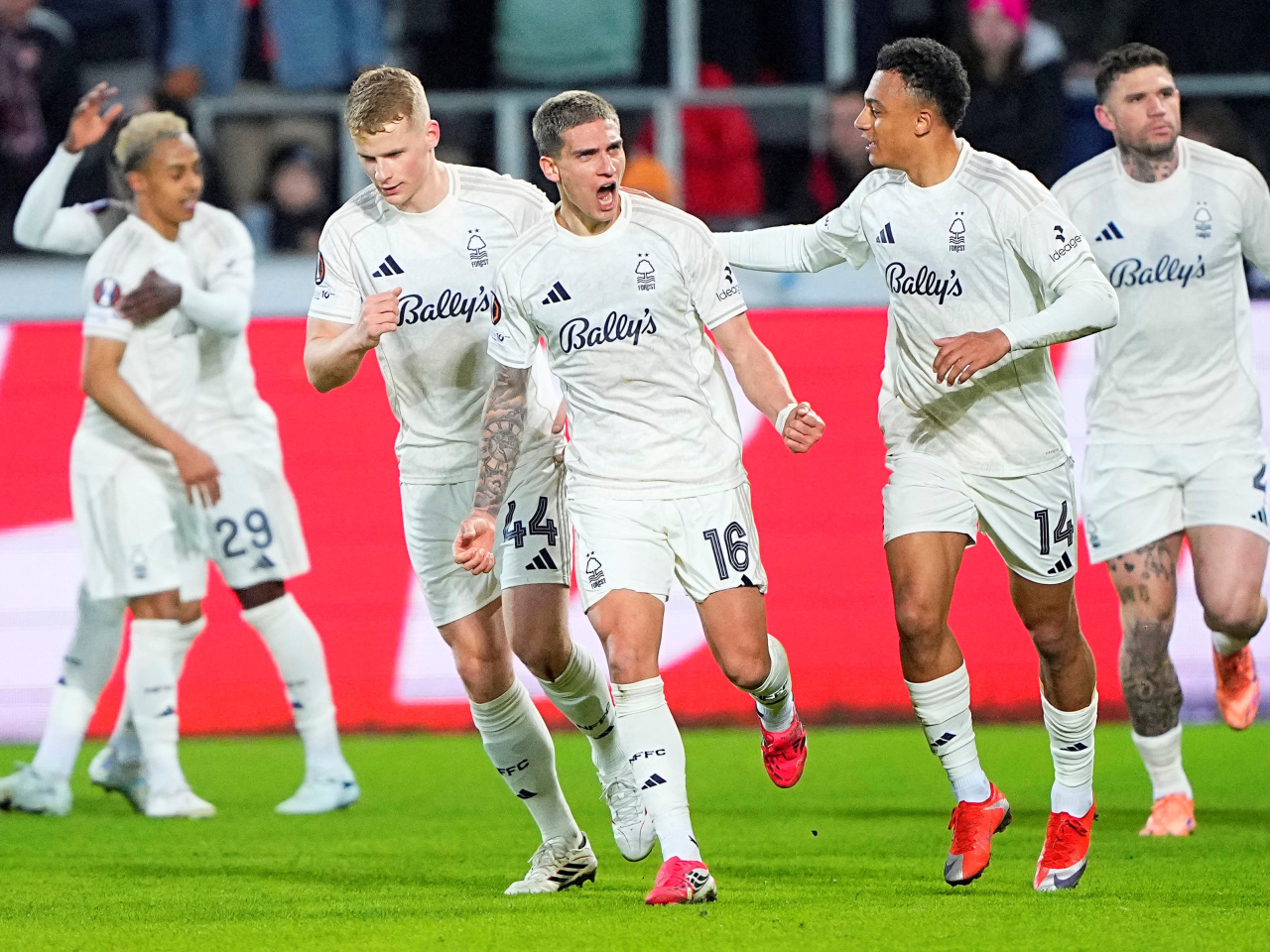 諾定咸森林晉級歐霸盃8強。（路透社）