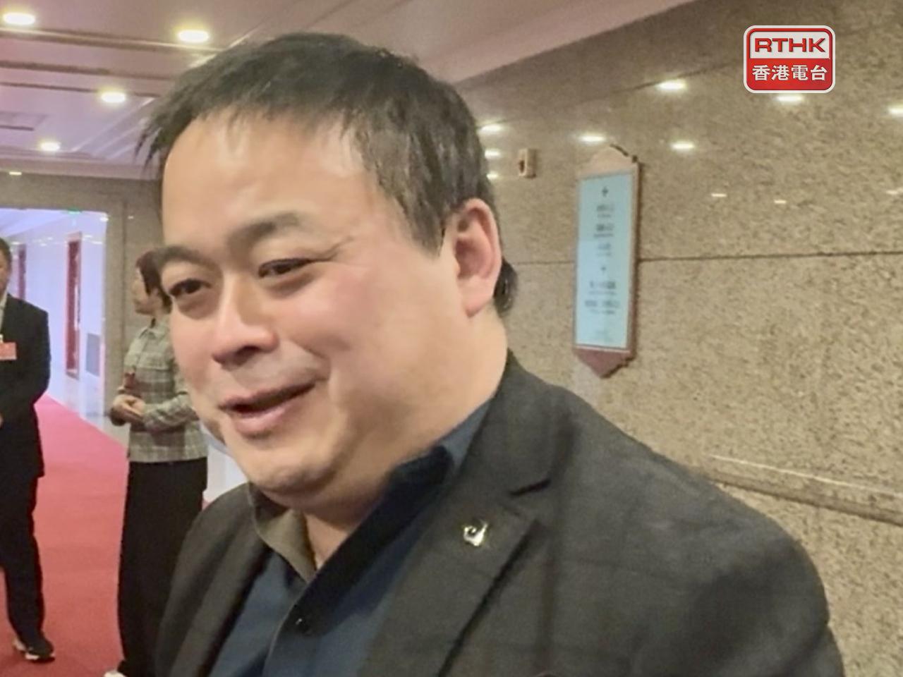 張雲泉認為，人形機器人要做到人類日常工作才是真正考驗，涉及高難度和高成本。（羅煒皓攝）