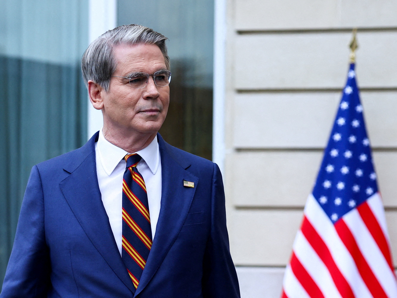 貝森特表示，美國政府可能解除對已在海上的伊朗石油的制裁。（路透社資料圖片）