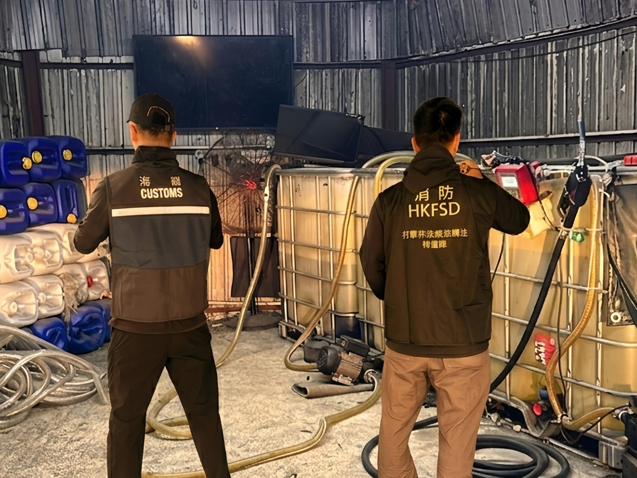 圖示為在元朗搗破的非法加油站。（政府新聞處）